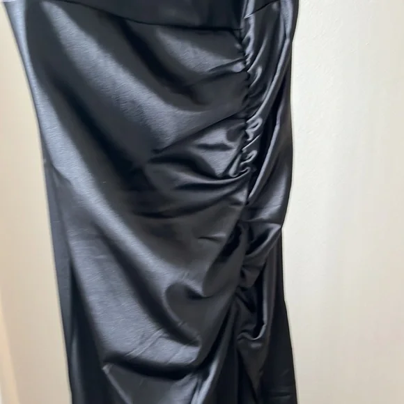 Black Dress - Picture 3 of 3